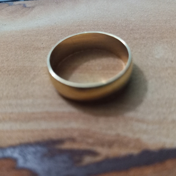 14kt Gold Wedding Band 5.25mm - Picture 8 of 11